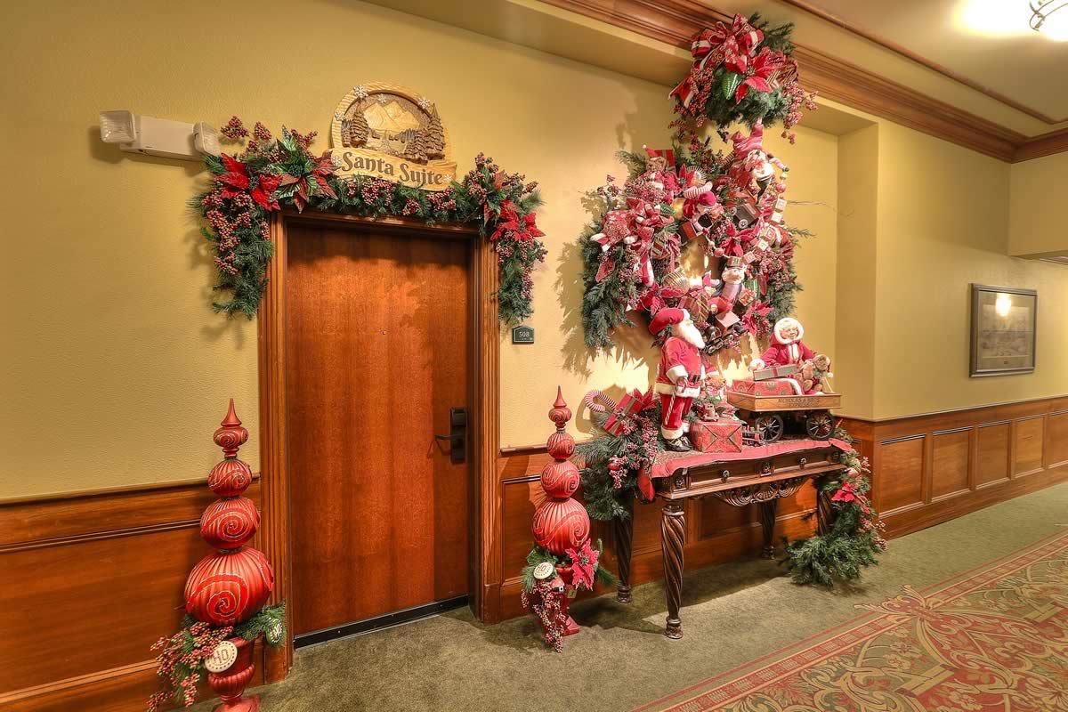 Santa Suite: In-room whirlpools, gas fireplaces, and private balconies are available in select lodging including King mini suites, two-room suites, and the Santa Suite.