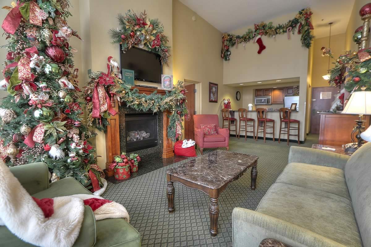 Santa Suite | The Inn at Christmas Place - Pigeon Forge, TN
