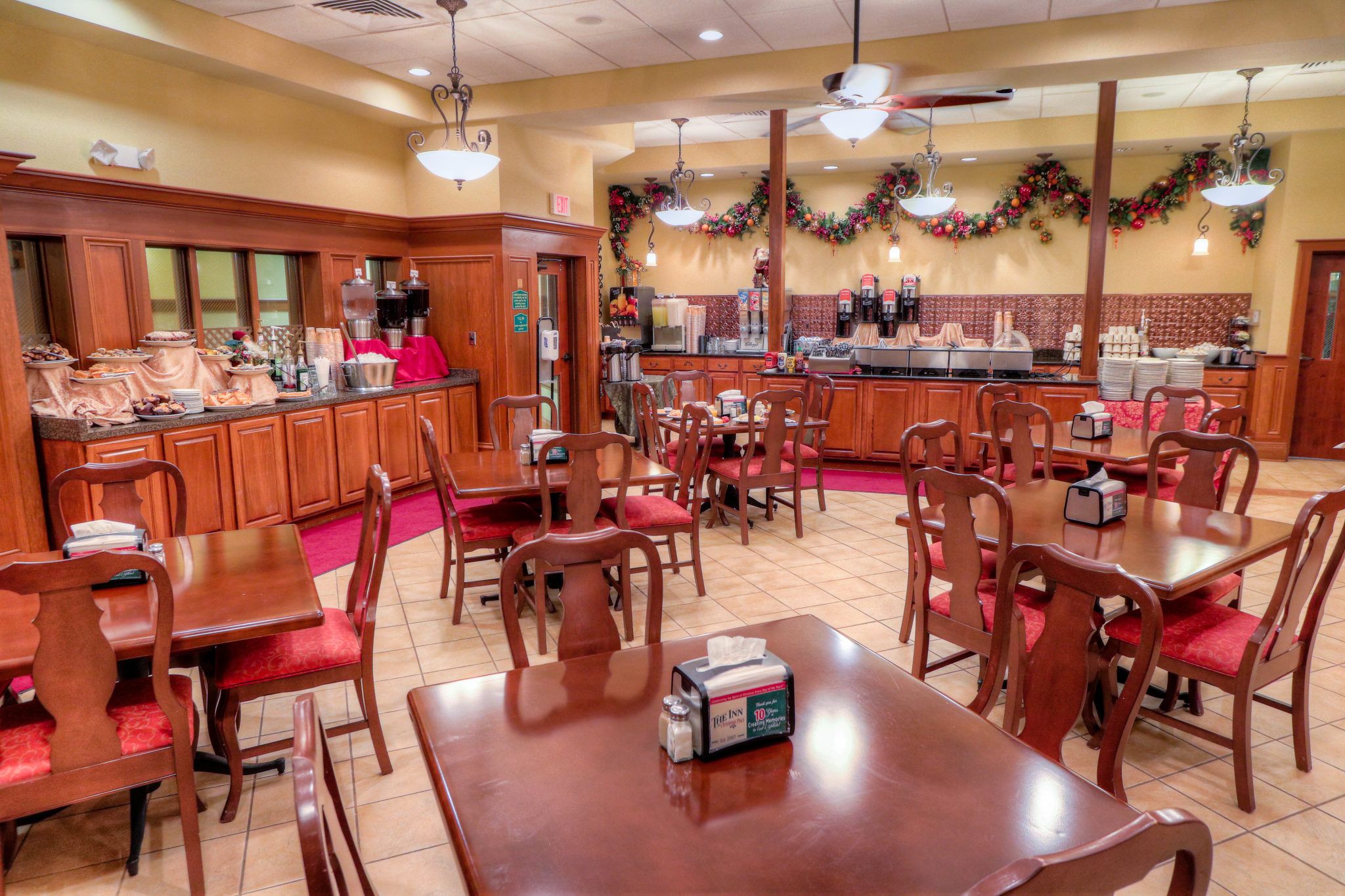 inside-the-hotel-photos-the-inn-at-christmas-place-pigeon-forge-tn